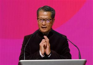 وزير المالية في هونج كونج يحذر من "إعصار اقتصادي" يلوح في الأفق