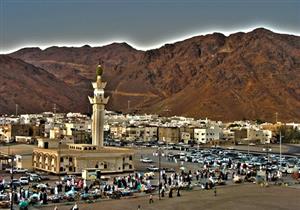 من معالم المدينة المنورة: أُحُد.. جبل يحبنا ونحبه