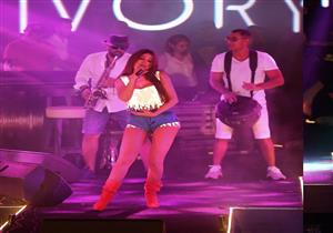 بالصور والفيديو| هيفاء وهبي تشعل أجواء حفلها بالساحل الشمالي بإطلالة جريئة