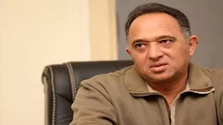 بعد تعرضها لوعكة صحية.. حسني صالح يطلب الدعاء لوالدته