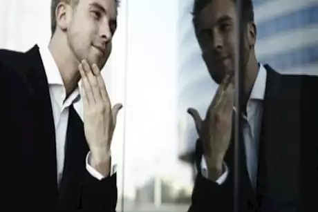 هل أنت شخص نرجسي؟ اختبر نفسك من خلال هذه العلامات