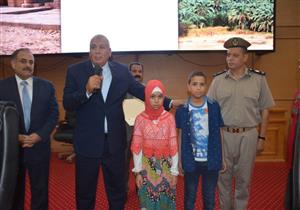 تكريم الأولى على الشهادة الابتدائية الأزهرية بالوادي الجديد.. صور