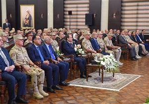 السيسي: "هنفتتح مشروعات كل يوم.. واللي يزعل يتفلق"
