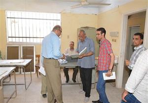 خلال جولة مفاجئة لمحافظ سوهاج .. إحالة 14 موظفًا بـ"محلي طما" للتحقيق (صور)