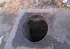 ضبط عاطلين بتهمة سرقة غطاء بالوعة بشبين القناطر