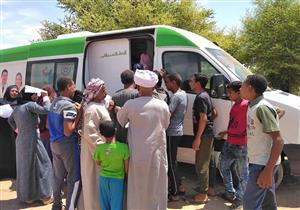 الكشف على 2878 مواطنًا في قافلتين طبيتين بأسوان (صور)