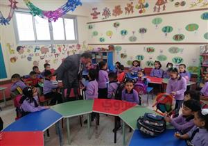 تسليم الكتب وتفعيل بنك المعرفة بمدارس الإسكندرية (صور)