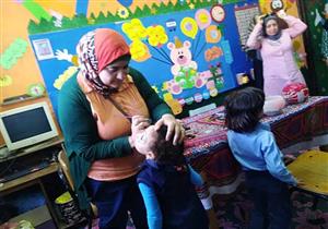 معلمون يسددون مصروفات 170 تلميذًا في كفر الشيخ - صور