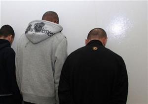 عصابة تسرق بحيلة إلقاء الشطة على الوجه.. ونيابة الخانكة تقرر حبسهم