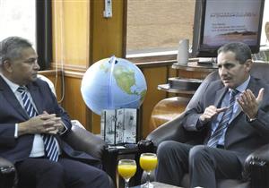 السفير الإندونيسي يبحث التعاون الثقافي مع  جامعة  قناة السويس