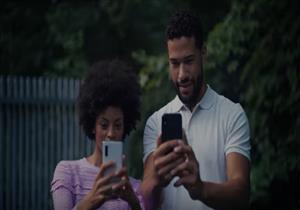 بالفيديو| سامسونج تسخر من هاتف آيفون الجديد في 15 ثانية