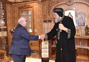 بالصور.. البابا تواضروس يستقبل القنصل المصري بلندن