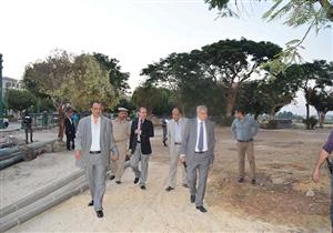 محافظ المنيا يتابع تطوير المرحلة الثالثة لكورنيش النيل (صور)