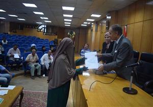 بتمويل من "تنمية القرية المصرية".. تسليم 70 مشروعًا للشباب في المنيا