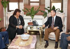 وزيرة الثقافة تصل بني سويف لافتتاح منفذ الهيئة العامة للكتاب (صور)