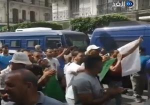 بالفيديو.. هتافات على إيقاع الطبلة في الجمعة 31 بالجزائر 