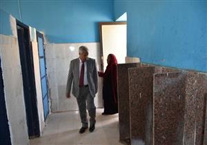 "مدير المدرسة زوّغ".. محافظ أسوان غيّر خط سيره لضبط المخالفين