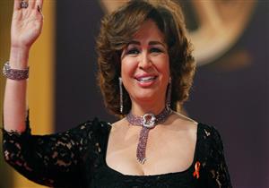 إلهام شاهين بفستان فضفاض في رابع أيام الجونة.. ومتابعون: صادم