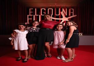 صور| أطفال مدرسة الجونة في العرض الخاص لفيلم"الفارس والأميرة"