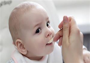 لا تقدمي هذه الأطعمة لطفلكِ الرضيع