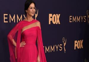 بتوقيع عربي.. شاهد تصاميم 9 فساتين ارتدتها النجمات في حفل الإيمي 2019