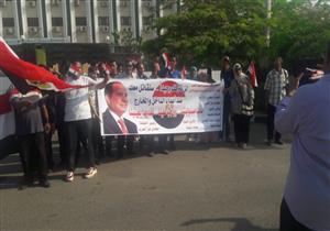 مسيرة تجوب جامعة الأزهر دعما للرئيس السيسي