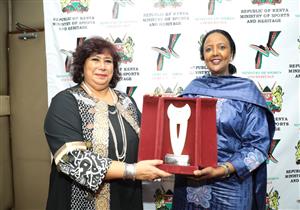  وزير الثقافة تبحث مع نظيرتها الكينية  تكثيف الأنشطة الثقافية بين البلدين