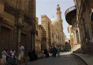 "سرديات يعاد تخيلها".. قصة معرض مفتوح يُعيد لشارع المعز رونقه