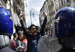 الجزائر: الآلاف يتظاهرون في شوارع العاصمة والشرطة تعزز قواتها