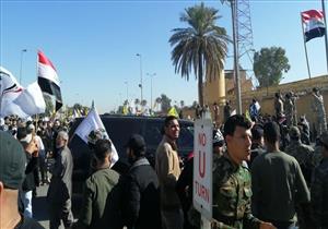 محتجون يواصلون الاعتصام أمام السفارة الأمريكية في بغداد