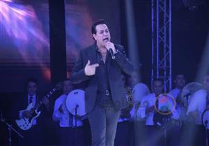 حكيم ودينا وأمينة يحيون ليلة رأس السنة على ضفاف النيل (صور)