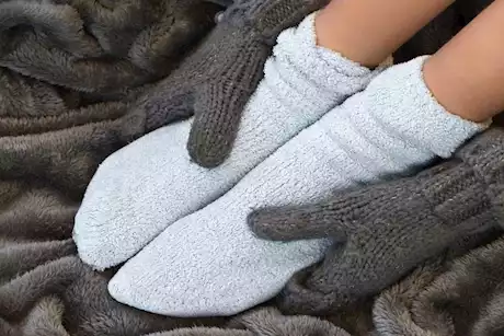 أمراض تزيد الشعور ببرودة الأطراف في الشتاء