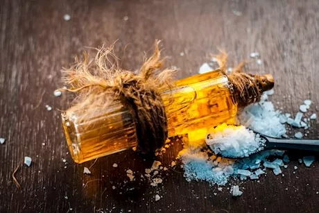 ماذا يعالج زيت الكافور؟- إليك الأمراض الفعال ضدها      