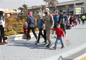 توافد أعداد كبيرة من الجمهور مع بداية الأسبوع الثاني لمعرض القاهرة الدولي للكتاب