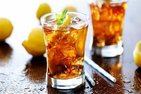 ماذا يحدث للجسم عند تناول الشاي المثلج؟