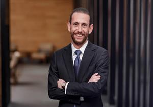 توافد العشرات على كنيسة مارمرقس لبدء صلاة تجنيز خالد بشارة