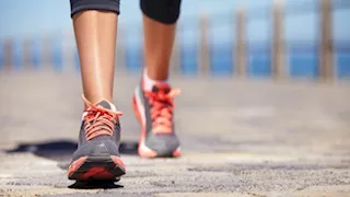 المشي 100 دقيقة يوميا يحميك من هذا المرض 