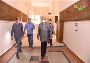 صور.. محافظ أسيوط يتفقد استعدادات المدارس للعام الجديد