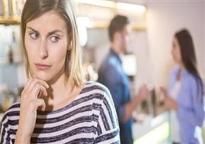 علامات تشير إلى غيرة أخت زوجك منك.. هكذا تكسبينها إلى صفك 