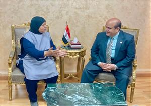 وزير العدل يُكرم عاملة بمحكمة شمال الجيزة بعد إبلاغها عن وجود جسم غريب ثبت "سلبيته"
