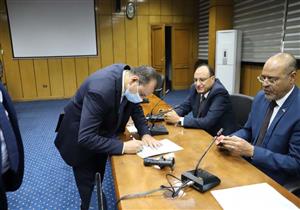 صرف الرواتب وسداد المديونيات.. القوى العاملة تحل مشكلات الجامعة العمالية