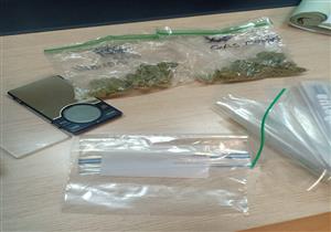 ضبط أمريكي أخفى مُخدر الماريجوانا داخل «جواربه» بالمطار