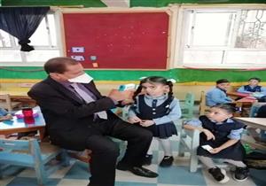 في أول أيام الدراسة.. فرق الطب الوقائي تتفقد الطلاب بالدقهلية