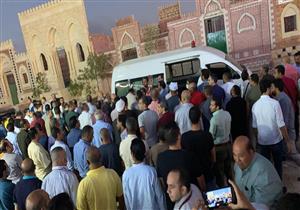 "لقاء الأحبة".. اللقطات الأولى من جنازة والدة الشهيد أحمد منسي (فيديو)