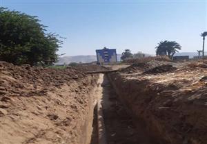 نائب وزير الإسكان  يتابع الموقف التنفيذي لمشروعات خدمات الصرف الصحي في المناطق الريفية