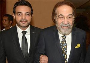   "مش مقتنع إني مش هشوفه تاني".. عمرو محمود ياسين يتذكر والده بكلمات مؤثرة
