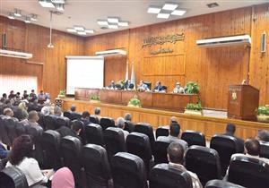 بأمر المحافظ.. ترخيص سيارات أجرة مضى على صنعها أكثر من 20 عامًا في أسيوط -صور