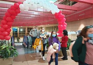 صور.. مطار شرم الشيخ الدولي يستقل 276 سائحًا