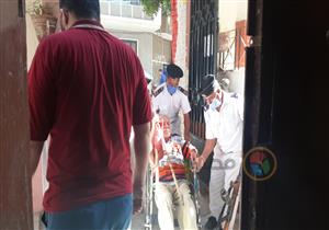 بالصور.. الشرطة تساعد كبار السن للإدلاء بأصواتهم بلجان النواب في أسيوط