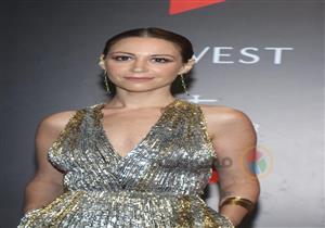 منة شلبي في ختام الجونة.. مكياج قوي وإكسسوارات جذابة